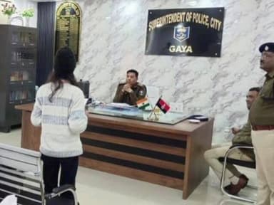 गया टाउन सीडी ब्लॉक: सिटी एसपी रामानन्द कुमार कौशल ने जनता दरबार में सुनी 20 लोगों की शिकायतें, पुलिस पदाधिकारियों को दिए निर्देश