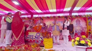 कादीपुर: दोस्तपुर में आयोजित राम कथा में शिव-पार्वती विवाह प्रसंग सुनकर भावविभोर हुए श्रोता