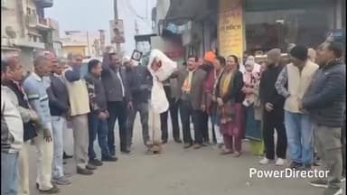 लालकुऑ: मनरेगा का नाम बदलने पर कांग्रेस भड़की, मोदी सरकार का पुतला किया दहन