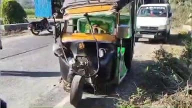 જાંબુઘોડા: જાંબુઘોડાના ઝંડ રોડ પર દોડી આવેલી નીલગાય છકડા સાથે ભટકાટા સર્જાયો અક્સ્માત,ડ્રાઈવરનો આબાદ બચાવ