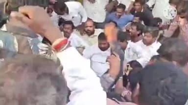 చెన్నూరు: మిట్టపల్లి పోలింగ్ కేంద్రం వద్ద బిఆర్ఎస్ పార్టీ నాయకుల ఆందోళన