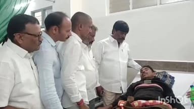 చెన్నారావుపేట: చెన్నారావుపేటలో గాయపడిన బీఆర్ఎస్ కార్యకర్తలను పరామర్శించిన మాజీ ఎమ్మెల్యే పెద్ది సుదర్శన్ రెడ్డి