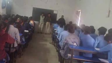 पकड़ी दयाल: पकड़ीदयाल थाना क्षेत्र के विभिन्न सरकारी विद्यालयों में मिशन शक्ति फेज 5.0 के तहत जागरूकता कार्यक्रम आयोजित किया गया