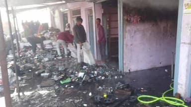 तेंदूखेड़ा: तारादेही में अज्ञात कारणों से इलेक्ट्रॉनिक दुकान में आग, लगभग 2 लाख का सामान खाक