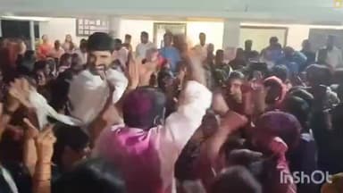 మానకొండూరు: తన స్వగ్రామంలో బీఆర్ఎస్ బలపరచిన అభ్యర్థి సర్పంచ్ గా గెలవడంతో కార్యకర్తలతో డాన్స్ చేసిన MLA కౌశిక్ రెడ్డి