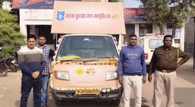 रूपवास: रूपवास पुलिस ने सड़क सुरक्षा नियमों के बारे में वाहन चालकों को दी जानकारी