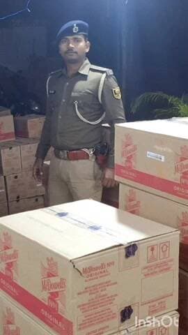 दिघवारा: बुधवार को डोरीगंज पुलिस की बड़ी कार्रवाई: मिनी ट्रक से 247 कार्टन अंग्रेजी शराब बरामद, दो धंधेबाज गिरफ्तार