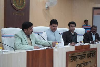 कटकमदाग: उपायुक्त ने विकास योजनाओं की समीक्षा बैठक की, निर्देश दिए, कटकमदाग प्रखंड विकास पदाधिकारी भी मौजूद रहे