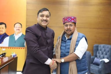 कुमारसैन: भाजपा सांसद सुरेश कश्यप ने दिल्ली में नवनियुक्त कार्यकारी अध्यक्ष नितिन नबीन से की भेंट