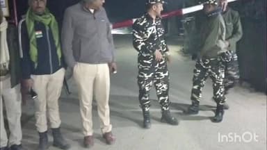 घोड़ासहन: भारत–नेपाल सीमा पर सुरक्षा को लेकर पुलिस और एसएसबी के जवानों ने रात में संयुक्त रूप से सघन जांच अभियान चलाया