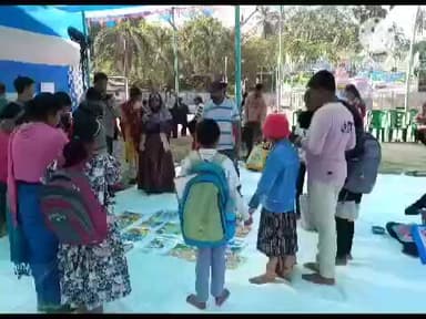 ডায়মন্ডহারবার ১: ডায়মন্ড উৎসবে ডায়মনহারবার হাই স্কুল মাঠে অংকন প্রতিযোগিতা হয়