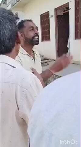 निम्बाहेड़ा: किताबें छोड़कर बोतल थामी, स्कूल के बाहर शराबी अध्यापक का हाई-वोल्टेज ड्रामा