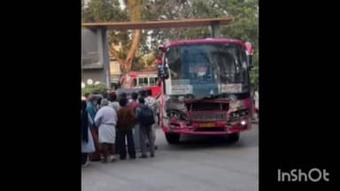 കൊയിലാണ്ടി: മത്സര ഓട്ടത്തിനിടെ വെങ്ങളത്ത് സ്വകാര്യ ബസ്സുകൾ കൂട്ടിയിടിച്ച് 24 പേർക്ക് പരുക്കേറ്റു