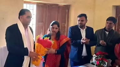 रामगढ़ चौक: रामगढ़चौक प्रखंड मुख्यालय पहुंचे SDM, हुई बैठक, अधिकारी और जनप्रतिनिधि भी उपस्थित रहे