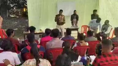 घुघरी: घुघरी थाना परिसर में रोजगार शिविर आयोजित, बेरोजगार युवाओं को मिलेगा कौशल प्रशिक्षण और रोजगार