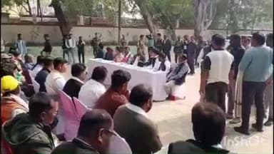 खरसावां: शहीद दिवस की तैयारी को लेकर खरसावां में झामुमो की बैठक, मंत्री दीपक बिरूवा व विधायक दशरथ गागराई रहे मौजूद