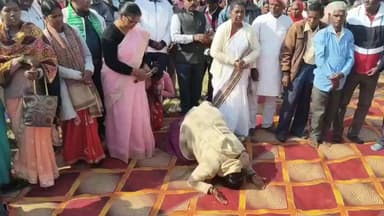 पेशरार: ब्लॉक मोड़ स्थित प्रतिमा पर पूर्व विधायक स्वर्गीय कमल किशोर भगत की पुण्यतिथि पर लोगों ने किया नमन