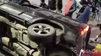 કેશોદ: કેશોદ અંડરબ્રિજ માં ફોરવ્હીલે મારી પલ્ટી,સદનસીબે કોઈ જાનહાનિ નહીં