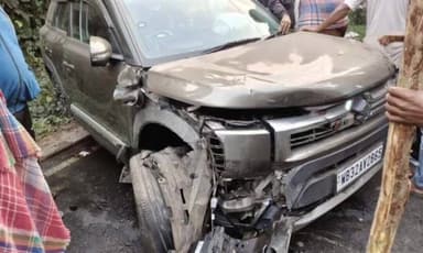 এগরা ১: ১১৬ বি দীঘা নন্দকুমার জাতীয় সড়কে দেউলীবাংলা এলাকায় দুটি পর্যটকের প্রাইভেট গাড়ি মুখোমুখি সংঘর্ষ, ঘটনাস্থলে পুলিশ