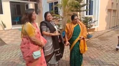 ଉତ୍ତରା ପୋଲିସ ଷ୍ଟେସନ: ଧଉଳିରେ ଗଣ ଦୁଷ୍କର୍ମ ଘଟଣା, ଥାନା ଅଧିକାରୀ ଙ୍କୁ ଭେଟିଲେ ନାରୀ ନ୍ୟାୟ ଅଭିଯାନ ସଦସ୍ୟ