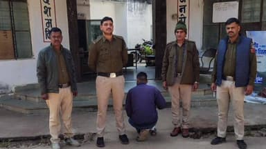 रन्नौद: रन्नौद पुलिस ने 5 हजार के इनामी फरार आरोपी को पोहरी चौराहे से गिरफ्तार किया