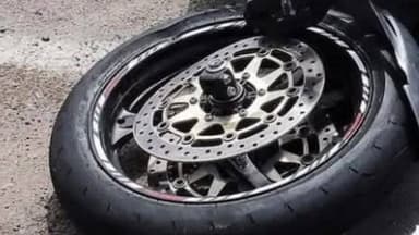 মন্দিরবাজার: বিষ্ণুপুর এলাকায় একটি বাইক নিয়ন্ত্রণ হারিয়ে রাস্তায় পড়ে গিয়ে আহত বাইক আরোহী