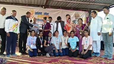 घट्टिया: बिछड़ौद संकुल के छात्रों का सांसद खेल महोत्सव प्रतियोगिता में उत्कृष्ट प्रदर्शन