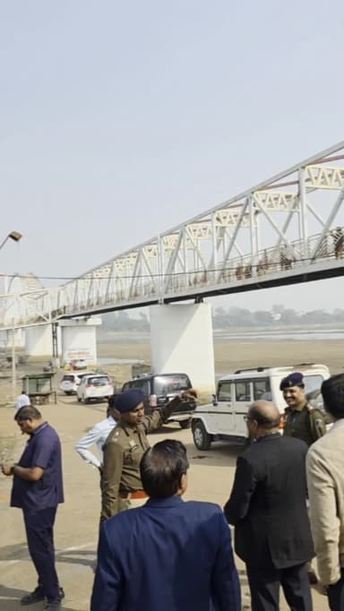 राजिम कुंभ कल्प 2026 के आयोजन की तैयारियों के संबंध में संभागायुक्त श्री महादेव कावरे एवं कलेक्टर श्री बी.एस. उइके द्वार...