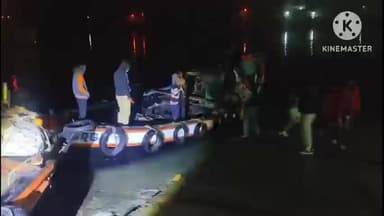 নামখানা: ডুবে যাওয়া পারমিতা ট্রলারের ভিতর থেকে উদ্ধার দুই মৎস্যজীবি মৃতদেহ নামখানা ঘাটে নিয়ে আসা হয়