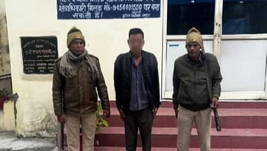 मिलक: पटिया गांव से चोरी के मुकदमे में एक वारंटी को गिरफ्तार कर कोर्ट में पेश किया गया, कोर्ट ने जेल भेज दिया