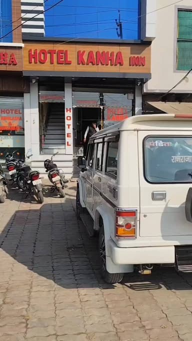 कोंच में प्रेमी युगल को परिजनों ने होटल में पकड़ा, पुलिस ने युवक को हिरासत में लिया, बगल के होटल से भागती नगर आई दूसरी लड़...