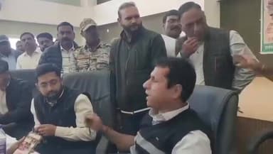 #दतिया : लापरवाह पटवारी पर भड़के कलेक्टर, कहा — हम नेताओं के लिए नहीं, जनता के लिए काम करते हैं------------- #viral