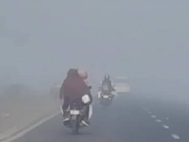 नरसिंहगढ़: नरसिंहगढ़ सहित राजगढ़ में कड़ाके की ठंड और शीत लहर का प्रकोप, लोग ठंड से बचने के लिए ले रहे अलाव का सहारा