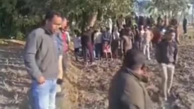 হলদিবাড়ি: বাঁশঝাড়ের পাশে একটি আমগাছ থেকে এক ব্যক্তির ঝুলন্ত দেহ উদ্ধারের ঘটনায় চাঞ্চল্য, ঘটনাস্থলে হলদিবাড়ি থানার