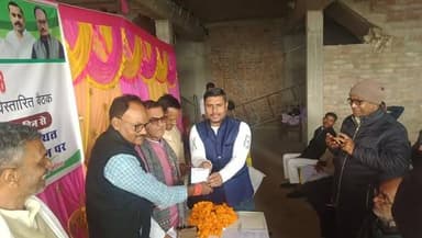 बलिया नगर परिषद क्षेत्र के पटेल चौक स्थित निजी सभागार में बुधवार को जदयू पार्टी की सदस्यता अभियान की शुरुआत कार्यक्रम आय...