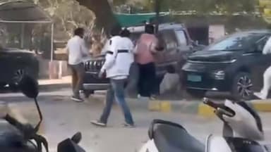 ये है MDU का हाल,सरेआम हो रही गुंडागर्दी,अब नेताओ ने भी उठाए सवाल #rohtakmdu #rohtakpolice #congress #dependerhooda