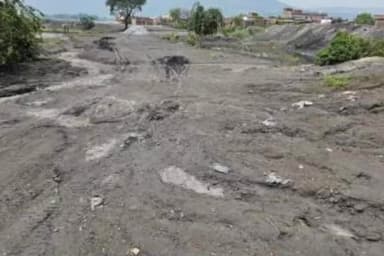 तमनार: केलो नदी में घुल रहा ज़हर, तमनार में जंगल काटकर हजारों टन फ्लाई एश की अवैध डंपिंग