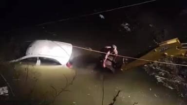 सुनेल: उन्हेल के पास अनियंत्रित होकर कार पुलिया से नीचे गिरी, ग्रामीणों में फैली सनसनी