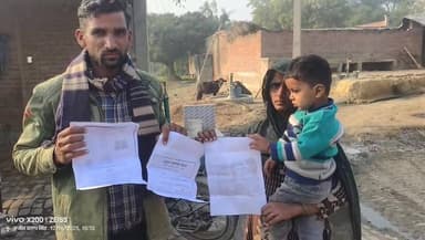 महिलाओं ने ऑटो रिक्शा रुकवाकर उनके साथ व उनकी भावज खुशबुन और शरीफा के साथ मारपीट की।
#हरदोई में #कासिमपुर थाना क्षेत्र ...