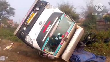 बरकट्ठा: बेलकपी मोड़ के पास सरिया लदा मिनी ट्रक अनियंत्रित होकर पलटा, चालक बाल-बाल बचा