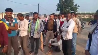 खरगापुर: खरगापुर में खाद के लिए परेशान किसान, एसडीएम ने दिए निर्देश- बिना कागजात खाद नहीं मिलेगा