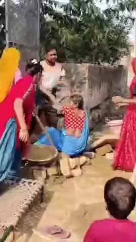 चायल: मलाक मोईउद्दीनपुर गांव में दरवाजा लगाने को लेकर दो पक्षों में हुई मारपीट, वीडियो वायरल, बीती रात की गई शिकायत