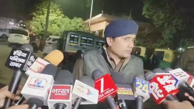 #चंदौली : सदर कोतवाली चंदौली में भारी बवाल
सैकड़ों लोगों ने कोतवाली का किया घेराव
निजी अस्पताल के डॉक्टर ने लगाया आरोप
म...