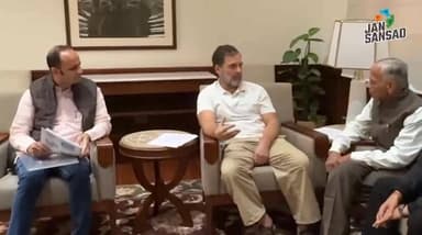 #RahulGandhinews : Monopoly या duopoly भारत के लिए अभिशाप है - और मोदी सरकार हर क्षेत्र, हर उद्योग में यही करती आ रही है...