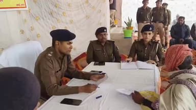 पुलिस अधीक्षक भोजपुर की विशेष पहल: आपके द्वार 'जनता दरबार'
पुलिस महानिदेशक, बिहार के निर्देशानुसार, आज दिनांक 18 दिसंबर 2025 को आरा मुफस्सिल थाना में 'जनता दरबार सह भ्रमण' कार्यक्रम सफलतापूर्वक आयोजित किया गया।