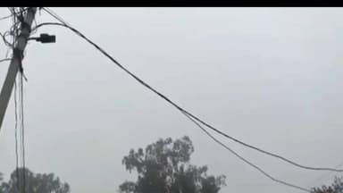 कांठ: कांठ हरिद्वार मार्ग पर चल रहे ओवरलोड गन्ने के ट्रक ने बिजली के तार तोड़ दिए, एक बड़ा हादसा होने से बाल-बाल बचा