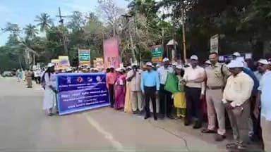 கடலூர்: மஞ்சக்குப்பத்தில் விழிப்புணர்வு பேரணியை மாவட்ட ஆட்சியர் தொடங்கி வைத்தார்