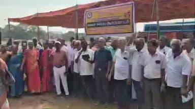 கடலூர்: ஊரக வளர்ச்சித் துறை ஓய்வூதியர் சங்கத்தினர் மஞ்சக் குப்பத்தில் ஆர்ப்பாட்டம்