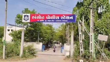 હાંસોટ: તાલુકાના ખરચ ગામ પાસે આવેલ બિરલા કંપની રેસિડન્ટમાં બંધ મકાનમાં રહેલ 2 હજારની ચોરી અને બાઈક ચોરી કરી હતી