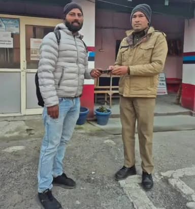 डीडीहाट: गुमशुदा मोबाइल बरामदगी अभियान के तहत कोतवाली डीडीहाट पुलिस ने किया सराहनीय कार्य